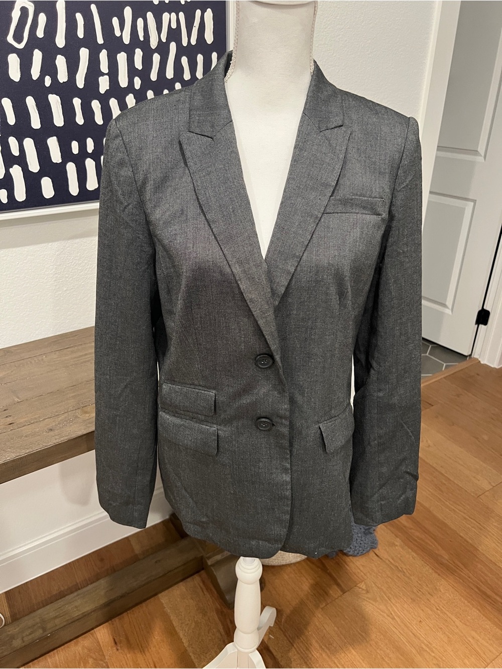 Like New Women’s Banana Republic Classic Gray Two-Button Blazer - 14